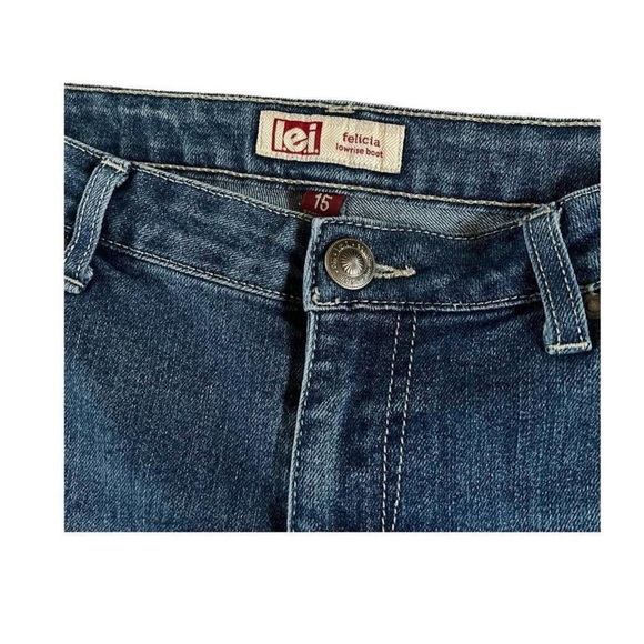 l.e.i. Low rise boot flare leg distressed embroidered denim jeans. Size … - Picture 3 of 3